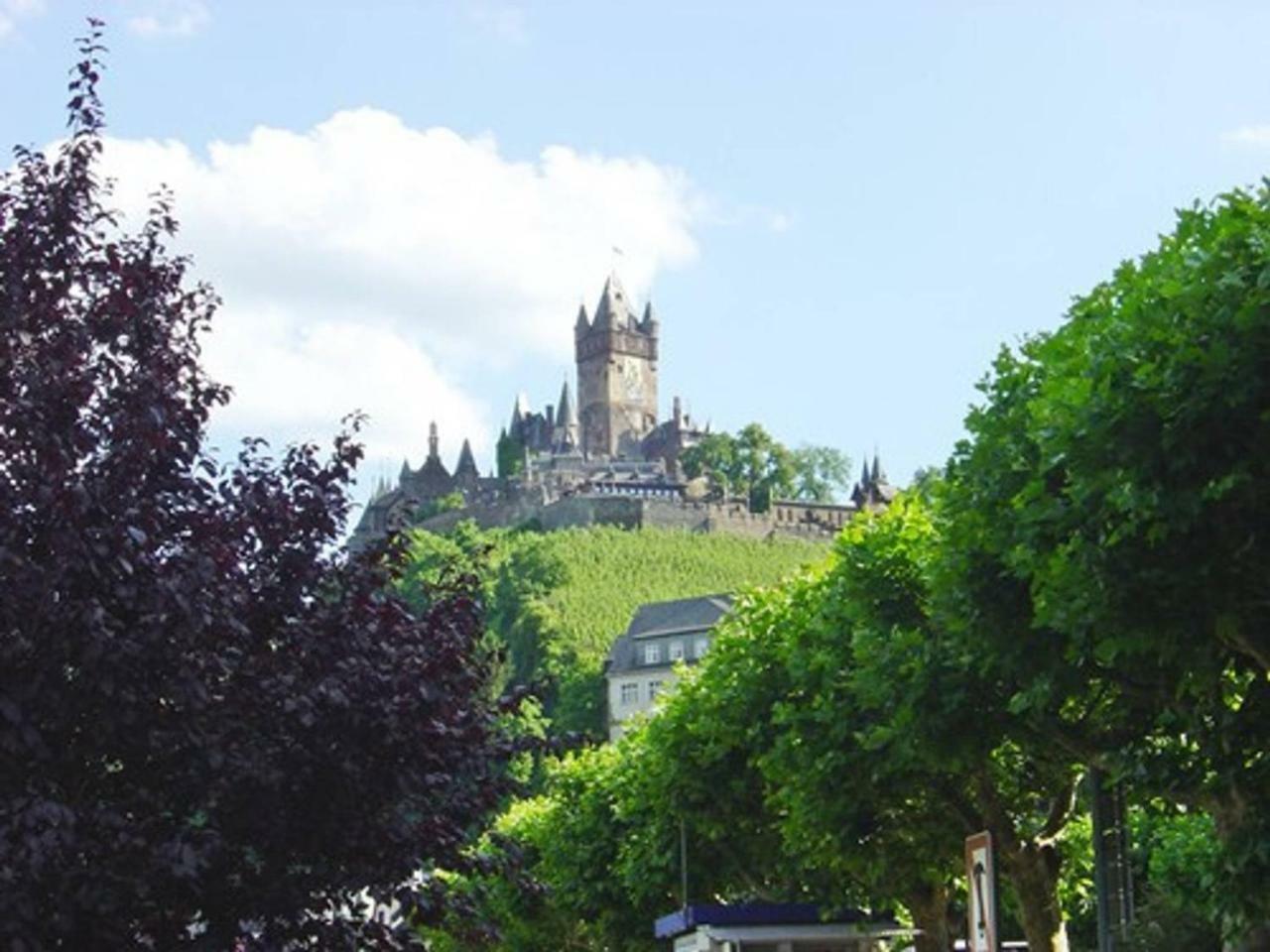 Living Above The Roofs Of Cochem Apartment Exterior photo